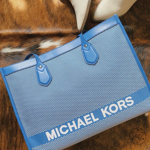 Michael Kors Handbags - Michael Kors Tote